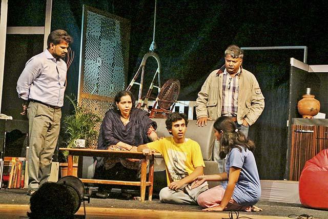 State Drama Competition: youth & drama, whats the future? | हौसेखातर पदरमोड करून किती दिवस नाटक करायचं? State Drama Competition: youth & drama, whats the future? | हौसेखातर पदरमोड करून किती दिवस नाटक करायचं?