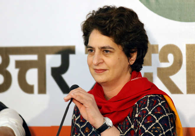 Priyanka Gandhi's decision to leave government bungalow; The notice was issued by the central government | सरकारी बंगला सोडण्याचा प्रियांका गांधी यांचा निर्णय; केंद्र सरकारने दिली होती नोटीस Priyanka Gandhi's decision to leave government bungalow; The notice was issued by the central government | सरकारी बंगला सोडण्याचा प्रियांका गांधी यांचा निर्णय; केंद्र सरकारने दिली होती नोटीस