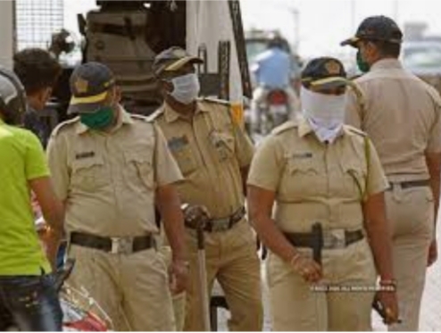 LCB of Solapur Grameen in custody after two police found positive | दोन पोलीस पॉझिटिव्ह आढळल्याने सोलापूर ग्रामीणची 'एलसीबी'च ताब्यात LCB of Solapur Grameen in custody after two police found positive | दोन पोलीस पॉझिटिव्ह आढळल्याने सोलापूर ग्रामीणची 'एलसीबी'च ताब्यात