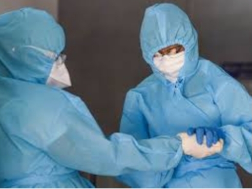 Good News; Six thousand Solapuri PPE kits were supplied across the country | Good News; देशभरात सहा हजार सोलापुरी पीपीई किटचा झाला पुरवठा Good News; Six thousand Solapuri PPE kits were supplied across the country | Good News; देशभरात सहा हजार सोलापुरी पीपीई किटचा झाला पुरवठा