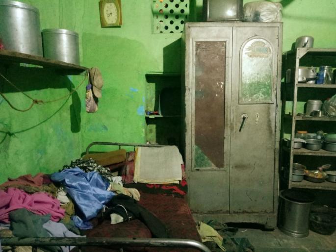 My mother died ... He has been crying for three days, but no one has heard of that mentally retarded boy ...!? | मेरी अम्मा मर गई... तो तीन दिवसांपासून रडतोय, पण त्या मतिमंद मुलाचं कोणीच ऐकलं नाही...!? My mother died ... He has been crying for three days, but no one has heard of that mentally retarded boy ...!? | मेरी अम्मा मर गई... तो तीन दिवसांपासून रडतोय, पण त्या मतिमंद मुलाचं कोणीच ऐकलं नाही...!?