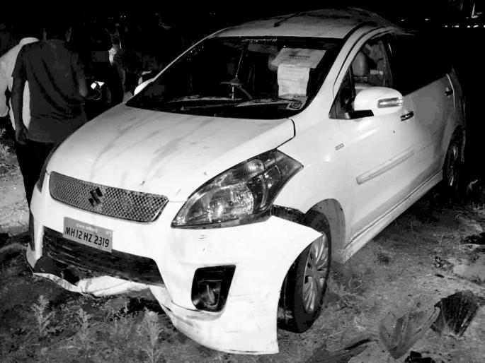 Car accident on Kurul-Mohol road; Driver killed, passenger seriously injured | कुरुल-मोहोळ रस्त्यावर कारचा अपघात; चालक ठार, प्रवासी गंभीर जखमी