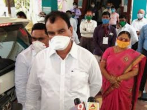 Lockdown in Barshi till July 31, but Solapur will be relaxed tomorrow | सोलापूरचं 'कुलूप' उद्या उघडणार; बार्शीत मात्र 31 जुलैपर्यंत 'लॉकडाऊन' Lockdown in Barshi till July 31, but Solapur will be relaxed tomorrow | सोलापूरचं 'कुलूप' उद्या उघडणार; बार्शीत मात्र 31 जुलैपर्यंत 'लॉकडाऊन'