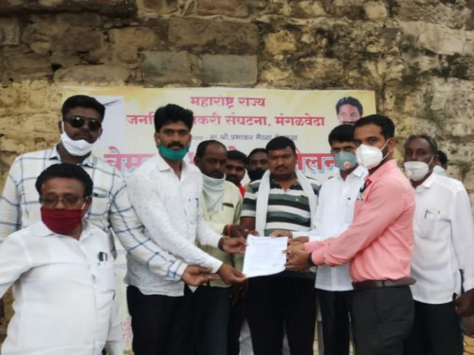 Success of public interest movement; RRC action will be taken against Sant Damaji and Phobtech factories | जनहितच्या आंदोलनाला यश; संत दामाजी व फॕबटेक कारखान्यांवर होणार आरआरसी कारवाई Success of public interest movement; RRC action will be taken against Sant Damaji and Phobtech factories | जनहितच्या आंदोलनाला यश; संत दामाजी व फॕबटेक कारखान्यांवर होणार आरआरसी कारवाई