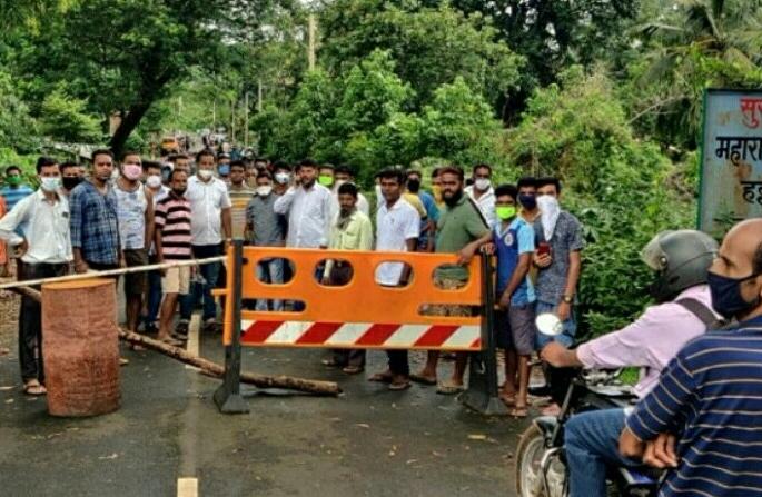 Goa’s border gates open but Maharashtra’s border checkposts remain closed | सिंधुदुर्ग जिल्हा प्रशासनाच्या सुस्त कारभारामुळे सातार्डा, आरोंदा महाराष्ट्र बॉर्डरवर अडवणूक Goa’s border gates open but Maharashtra’s border checkposts remain closed | सिंधुदुर्ग जिल्हा प्रशासनाच्या सुस्त कारभारामुळे सातार्डा, आरोंदा महाराष्ट्र बॉर्डरवर अडवणूक