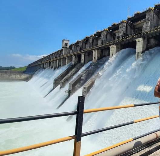 15,000 cusecs discharge from Ujani into Bhima river; 100 mm of rain in one night | उजनी'तून भीमा नदीत १५ हजार क्युसेक विसर्ग; एकाच रात्रीत १०० मिलिमीटर पाऊस 15,000 cusecs discharge from Ujani into Bhima river; 100 mm of rain in one night | उजनी'तून भीमा नदीत १५ हजार क्युसेक विसर्ग; एकाच रात्रीत १०० मिलिमीटर पाऊस