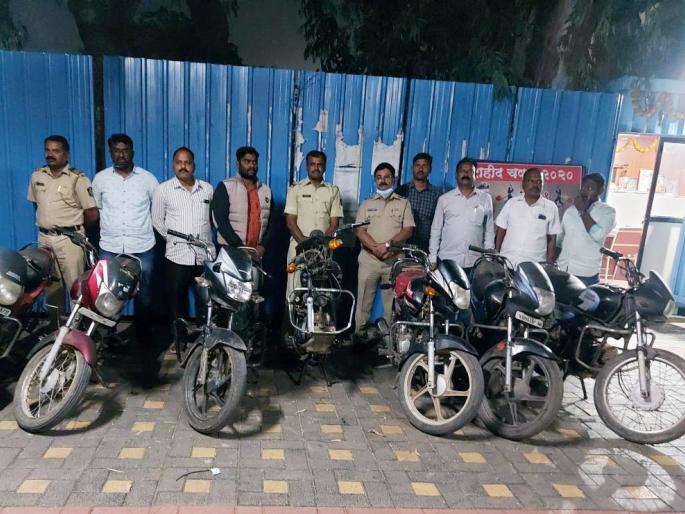Theft of devotees' vehicle in Pandharpur; Police confiscated eight motorcycles | पंढरपुरातील भाविकांच्या गाडीची चोरी; आठ दुचाकी पोलिसांनी केल्या जप्त Theft of devotees' vehicle in Pandharpur; Police confiscated eight motorcycles | पंढरपुरातील भाविकांच्या गाडीची चोरी; आठ दुचाकी पोलिसांनी केल्या जप्त
