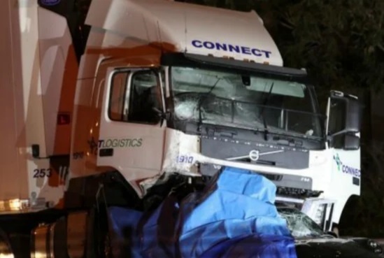 The tempo, which was on its way to Pune with a box of cigarettes, was looted near Tembhurni | सिगारेटचे बॉक्स भरून पुण्याकडे निघालेला टेम्पो टेंभुर्णीजवळ लुटला The tempo, which was on its way to Pune with a box of cigarettes, was looted near Tembhurni | सिगारेटचे बॉक्स भरून पुण्याकडे निघालेला टेम्पो टेंभुर्णीजवळ लुटला