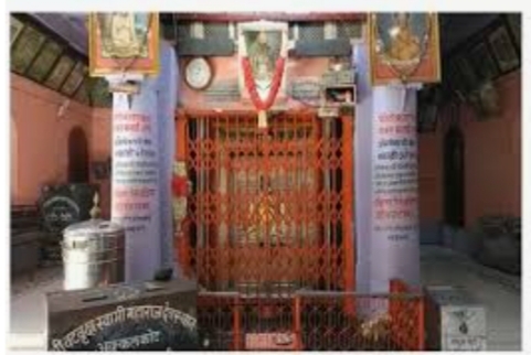 City ban on devotees in Akkalkot city; Palkhi and Dindya were banned for two days | अक्कलकोट नगरीत भक्तांना शहर बंदी; पालख्या अन् दिंड्या यांना दोन दिवस मनाई City ban on devotees in Akkalkot city; Palkhi and Dindya were banned for two days | अक्कलकोट नगरीत भक्तांना शहर बंदी; पालख्या अन् दिंड्या यांना दोन दिवस मनाई