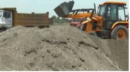 The driver of the vehicle was found, the owner fled; Action on illegal sand transportation at Shirdhon | वाहन सापडले चालक, मालक पळाले; शिरढोण येथे अवैध वाळू वाहतुकीवर कारवाई The driver of the vehicle was found, the owner fled; Action on illegal sand transportation at Shirdhon | वाहन सापडले चालक, मालक पळाले; शिरढोण येथे अवैध वाळू वाहतुकीवर कारवाई