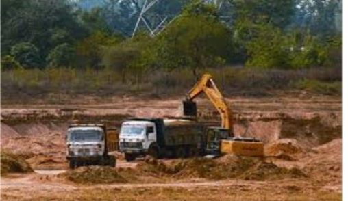 Confiscation of property of miners in the north to recover overdue fines | थकित दंड वसुल करण्यासाठी उत्तरमधील सात गावातील 56 खाणधारकांच्या मालमत्ता जप्त Confiscation of property of miners in the north to recover overdue fines | थकित दंड वसुल करण्यासाठी उत्तरमधील सात गावातील 56 खाणधारकांच्या मालमत्ता जप्त