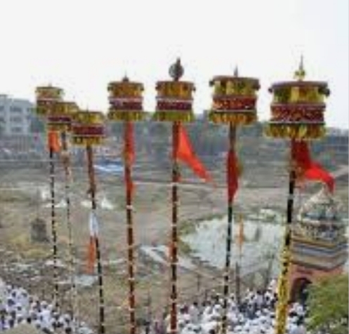 Siddheshwar Yatra at Solapur; Nandi flag procession canceled, devotees barred from entering during Yatra | सोलापुरातील सिद्धेश्वर यात्रा; नंदीध्वज मिरवणूक रद्द, यात्राकाळात भाविकांना प्रवेशबंदी Siddheshwar Yatra at Solapur; Nandi flag procession canceled, devotees barred from entering during Yatra | सोलापुरातील सिद्धेश्वर यात्रा; नंदीध्वज मिरवणूक रद्द, यात्राकाळात भाविकांना प्रवेशबंदी