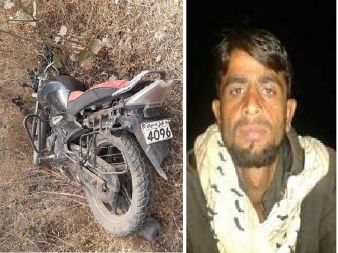 The two-wheeler rider was thrown 50 feet away in the collision of speedy Tempo; He was hit on the head and died on the spot | भरधाव टेम्पोच्या धडकेत दुचाकीस्वार ५० फुट दूर फेकला गेला; डोक्याला मार लागल्याने जागीच ठार  The two-wheeler rider was thrown 50 feet away in the collision of speedy Tempo; He was hit on the head and died on the spot | भरधाव टेम्पोच्या धडकेत दुचाकीस्वार ५० फुट दूर फेकला गेला; डोक्याला मार लागल्याने जागीच ठार