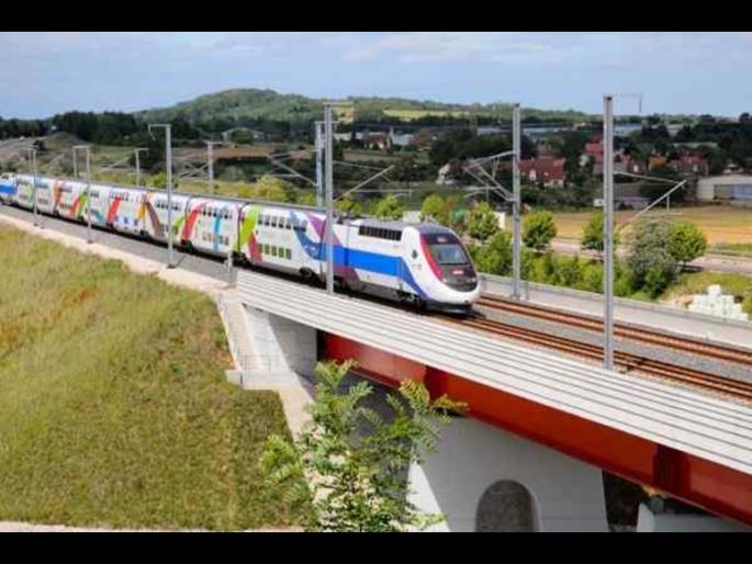 Nashik - Pune Semi High Speed Railway speed increased, 17 thousand crores DPR submitted for final approval | नाशिक-पुणे सेमी हायस्पीड रेल्वेचा वाढला स्पीड, १७ हजार कोटींचा डीपीआर अंतिम मंजुरीसाठी सादर Nashik - Pune Semi High Speed Railway speed increased, 17 thousand crores DPR submitted for final approval | नाशिक-पुणे सेमी हायस्पीड रेल्वेचा वाढला स्पीड, १७ हजार कोटींचा डीपीआर अंतिम मंजुरीसाठी सादर