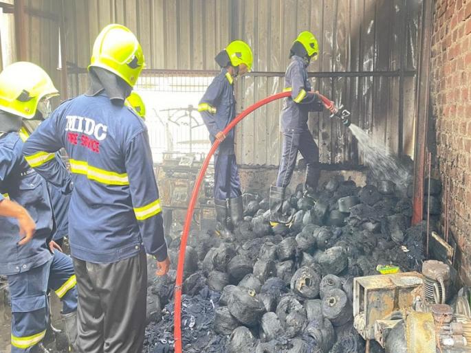 A fierce fire at a glove company in an industrial city waluj; Materials incinerated with machinery | उद्योगनगरीत हातमोजांच्या कंपनीला भीषण आग; मशिनरीसह साहित्य भस्मसात A fierce fire at a glove company in an industrial city waluj; Materials incinerated with machinery | उद्योगनगरीत हातमोजांच्या कंपनीला भीषण आग; मशिनरीसह साहित्य भस्मसात