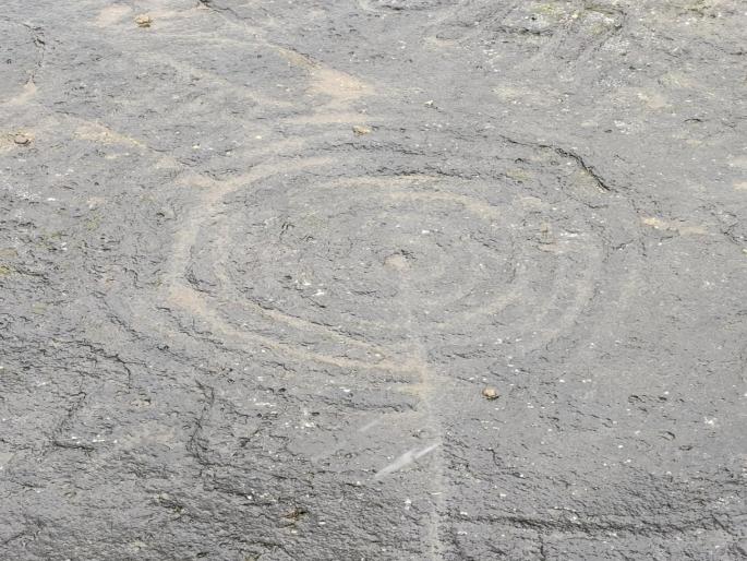 pune news Rare stone sculptures found in Phulvade village; A new discovery of historical heritage | खडकांवर कोरलेलं कोडं; फुलवड्याचा ऐतिहासिक ठसा तुम्ही पाहिलाय का ? pune news Rare stone sculptures found in Phulvade village; A new discovery of historical heritage | खडकांवर कोरलेलं कोडं; फुलवड्याचा ऐतिहासिक ठसा तुम्ही पाहिलाय का ?