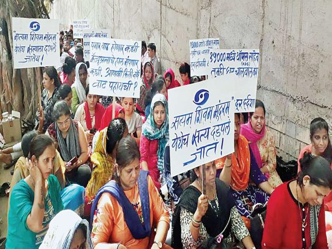 The work of Doordarshan employees is closed | दूरदर्शनच्या कर्मचाऱ्यांचे काम बंद The work of Doordarshan employees is closed | दूरदर्शनच्या कर्मचाऱ्यांचे काम बंद