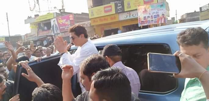 Raj Thackeray's visit to Ner village of Yavatmal | राज ठाकरे यांची यवतमाळातील नेर गावाला धावती भेट