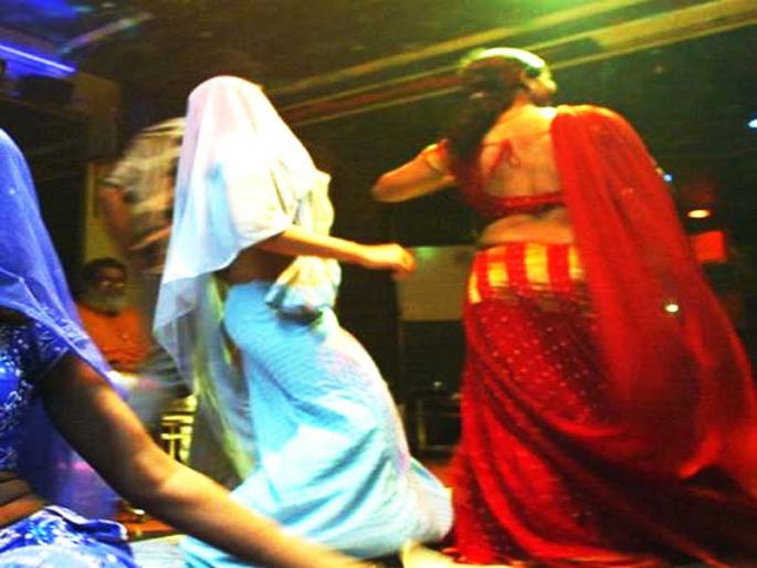 Mujahid was ready to marry a third of Panvel's Barbal | पनवेलच्या बारबालेशी तिसरे लग्न करण्याच्या तयारीत होते मुजाहिद Mujahid was ready to marry a third of Panvel's Barbal | पनवेलच्या बारबालेशी तिसरे लग्न करण्याच्या तयारीत होते मुजाहिद