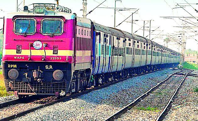 'No Room' in 'Diwali Railway' | दिवाळीत रेल्वे गाड्यात ‘नो रूम’ 'No Room' in 'Diwali Railway' | दिवाळीत रेल्वे गाड्यात ‘नो रूम’