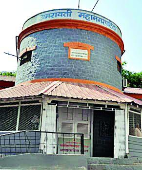 Due to a single contract, the 'contractor' corporators are disillusioned | सिंगल कॉन्ट्रॅक्टमुळे ‘कंत्राटदार’ नगरसेवकांत धुसफूस Due to a single contract, the 'contractor' corporators are disillusioned | सिंगल कॉन्ट्रॅक्टमुळे ‘कंत्राटदार’ नगरसेवकांत धुसफूस