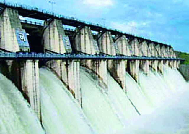 Water scarcity increased, 143 wells acquisition | पाणीटंचाईची धग वाढली, १४३ विहिरींचे अधिग्रहण Water scarcity increased, 143 wells acquisition | पाणीटंचाईची धग वाढली, १४३ विहिरींचे अधिग्रहण