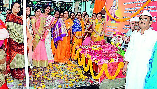 Mahaaarti before Khapardewadi | खापर्डेवाड्यासमोर महाआरती