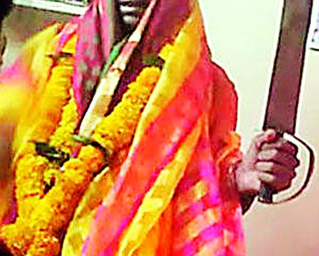 The 'offensive' material in 'that' cover is missing | ‘त्या’ आलमारीतील आक्षेपार्ह साहित्य गायब The 'offensive' material in 'that' cover is missing | ‘त्या’ आलमारीतील आक्षेपार्ह साहित्य गायब