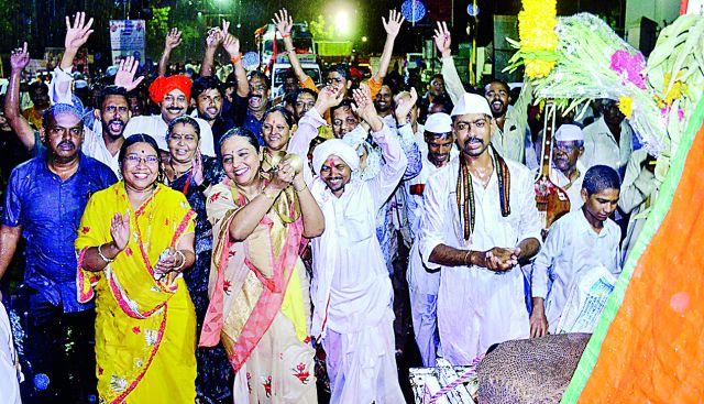 Welcome to the Goddess Rukmini Palkhi | देवी रुख्मिणीच्या पालखीचे जंगी स्वागत