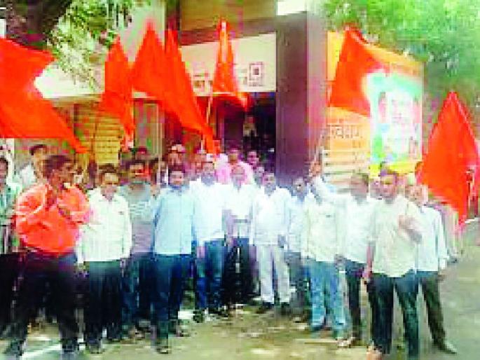 'Multiability rescue van' buys issue | ‘मल्टियुटिलिटी रेस्क्यू व्हॅन’ खरेदीचा मुद्दा गाजला 'Multiability rescue van' buys issue | ‘मल्टियुटिलिटी रेस्क्यू व्हॅन’ खरेदीचा मुद्दा गाजला