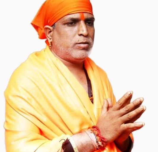 Bade Baba's luxurious 'Ashram' and big tricks | ‘बडे बाबा’चा आलिशान ‘आश्रम’ अन् मोठ्या करामती Bade Baba's luxurious 'Ashram' and big tricks | ‘बडे बाबा’चा आलिशान ‘आश्रम’ अन् मोठ्या करामती