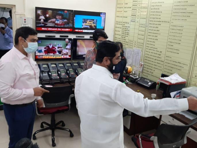 Municipal and district administrations should be vigilant; Instructions of Guardian Minister Eknath Shinde | महापालिका आणि जिल्हा प्रशासनाने सतर्क राहावे; पालकमंत्री एकनाथ शिंदे यांचे निर्देश