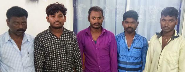 Hedos in many places in Beed district in the outskirts of the district | बाहेरच्या जिल्ह्यांतील दरोडेखोरांचा बीड जिल्ह्यात अनेक ठिकाणी हैदोस