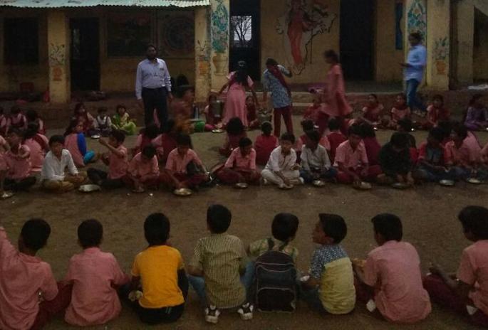 To examine 'Biometrics' in Beed, the government will save 15 crores | बीडमध्ये ‘बायोमेट्रिक’ तपासणार, शासनाचे १५ कोटी वाचणार To examine 'Biometrics' in Beed, the government will save 15 crores | बीडमध्ये ‘बायोमेट्रिक’ तपासणार, शासनाचे १५ कोटी वाचणार