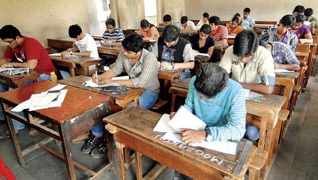 Mobile access to the examination hall is prohibited | परीक्षा हॉलमध्ये मोबाईल नेण्यास बंदी Mobile access to the examination hall is prohibited | परीक्षा हॉलमध्ये मोबाईल नेण्यास बंदी