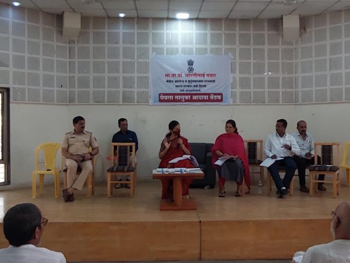 It is wrong to point the finger at the Center every time: Bharti Pawar | प्रत्येक वेळी केंद्राकडे बोट दाखवणे चुकीचे : भारती पवार It is wrong to point the finger at the Center every time: Bharti Pawar | प्रत्येक वेळी केंद्राकडे बोट दाखवणे चुकीचे : भारती पवार