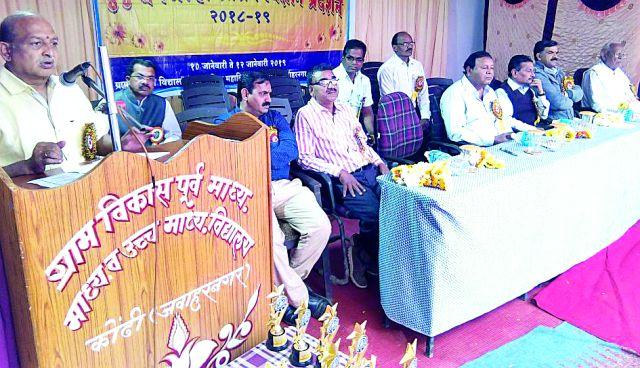 It is necessary to discourage the idea of creativity among the students | विद्यार्थ्यांमध्ये सृजनशिलतेचे विचार रूजविणे गरजेचे It is necessary to discourage the idea of creativity among the students | विद्यार्थ्यांमध्ये सृजनशिलतेचे विचार रूजविणे गरजेचे