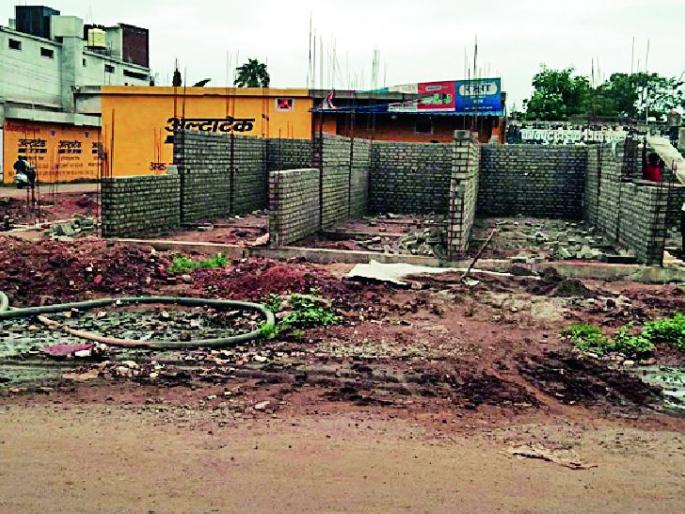 Illegal construction in industrial estates | औद्योगिक वसाहतीत बेकायदेशीर बांधकाम Illegal construction in industrial estates | औद्योगिक वसाहतीत बेकायदेशीर बांधकाम