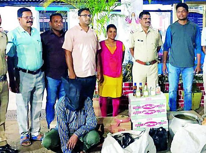 Ammunition raid on the backdrop of Holi | होळीच्या पार्श्वभूमीवर दारु अड्ड्यावर धाड