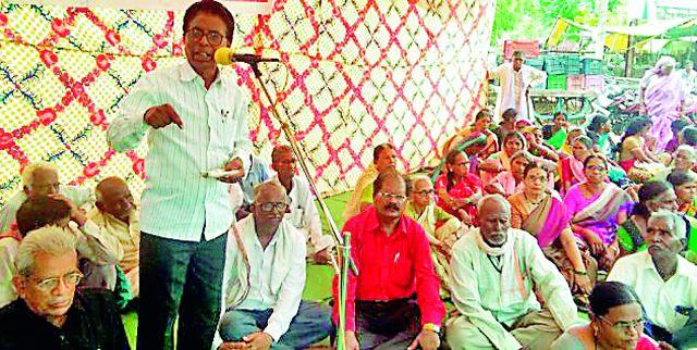 Cautiously give up against inflation | भाकपने महागाई विरोधात दिले धरणे