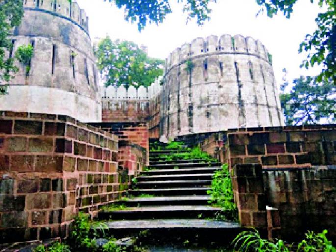 Historical and mythological tourist places in Tumsar taluka neglected | तुमसर तालुक्यातील ऐतिहासिक व पौराणिक पर्यटनस्थळ दुर्लक्षित Historical and mythological tourist places in Tumsar taluka neglected | तुमसर तालुक्यातील ऐतिहासिक व पौराणिक पर्यटनस्थळ दुर्लक्षित