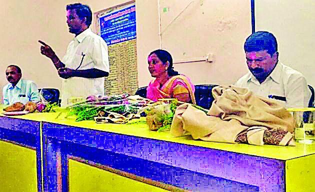 There is no liability in the work | कामात खोटारडेपणा चालणार नाही There is no liability in the work | कामात खोटारडेपणा चालणार नाही