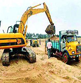8 lakh penalty for murum mining scam | मुरुम खननप्रकरणी ठोठावला ८ लाखांचा दंड 8 lakh penalty for murum mining scam | मुरुम खननप्रकरणी ठोठावला ८ लाखांचा दंड