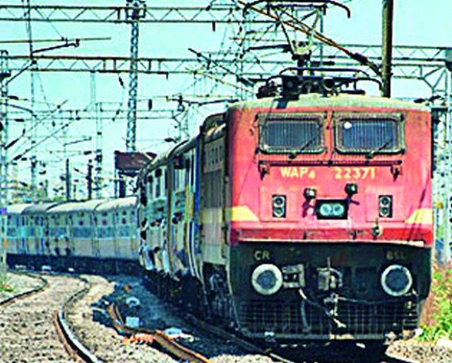 Unreserved tickets will be available on smart phones | अनारक्षित तिकीट स्मार्ट फोनवर मिळणार Unreserved tickets will be available on smart phones | अनारक्षित तिकीट स्मार्ट फोनवर मिळणार