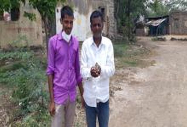 Salunki's piglet rescued from the clutches of crows in Manori! | मानोरीत कावळ्यांच्या तावडीतून वाचविले साळुंकीच्या पिलाला!