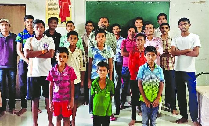 A dedicated teacher who builds a building for the underprivileged from Swanidhi | स्वनिधीतून उपेक्षीतांसाठी इमारत बांधणारा सेवा समर्पीत शिक्षक A dedicated teacher who builds a building for the underprivileged from Swanidhi | स्वनिधीतून उपेक्षीतांसाठी इमारत बांधणारा सेवा समर्पीत शिक्षक