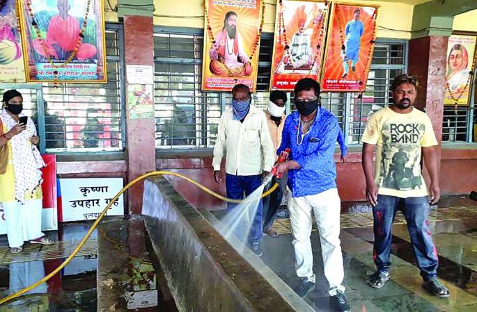 CoronaVirus: 'Pest Control' on AC bus; Sanitizer in Shivshahi | CoronaVirus : एसी बसमध्ये ‘पेस्ट कंट्रोल’; शिवशाहीमध्ये सॅनिटायझर CoronaVirus: 'Pest Control' on AC bus; Sanitizer in Shivshahi | CoronaVirus : एसी बसमध्ये ‘पेस्ट कंट्रोल’; शिवशाहीमध्ये सॅनिटायझर