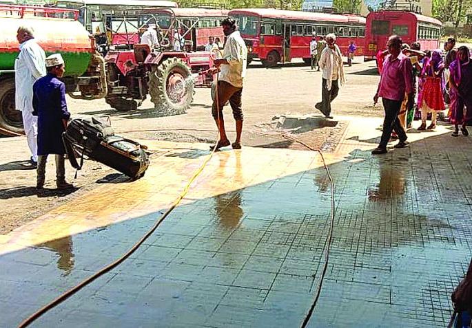 CoronaVirus: Cleanliness of public spaces | CoronaVirus :  बुलडाण्यातील सार्वजनिक ठिकाणांची स्वच्छता