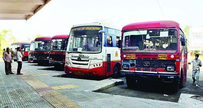 450 laborers including 13 children leave for Uttar Pradesh | बुलडाणा जिल्ह्यातून १३ चिमुकल्यांसह ४५० मजूर उत्तर प्रदेशसाठी रवाना