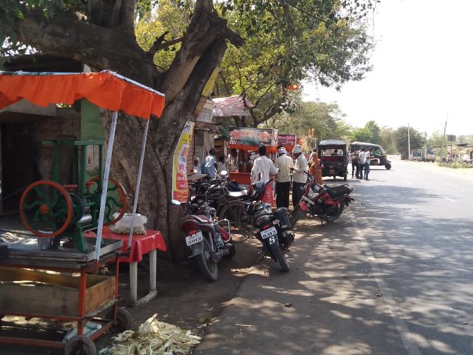  Road dew due to heat intensity | उन्हाची तीव्रता वाढल्याने रस्ते ओस